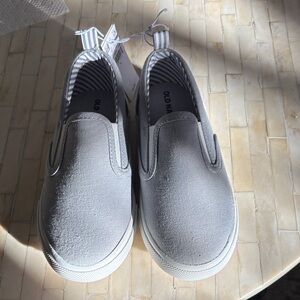 Old Navy Light Gray Slip-On Shoes toddler size 9 NWT